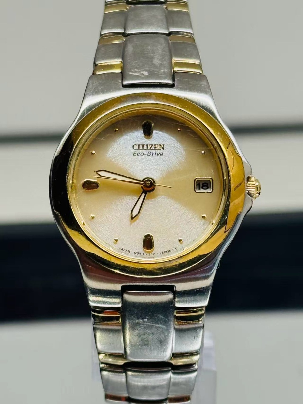 Vintage Citizen Eco-Drive Ladies Watch Two Tone Date Quartz 25mm Runs